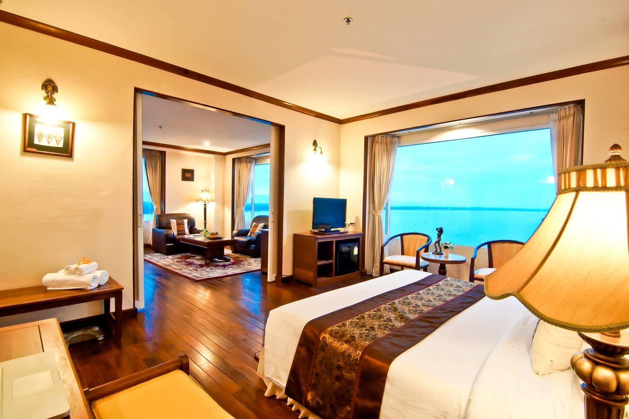 Champasak Grand Hotel Pakse Εξωτερικό φωτογραφία